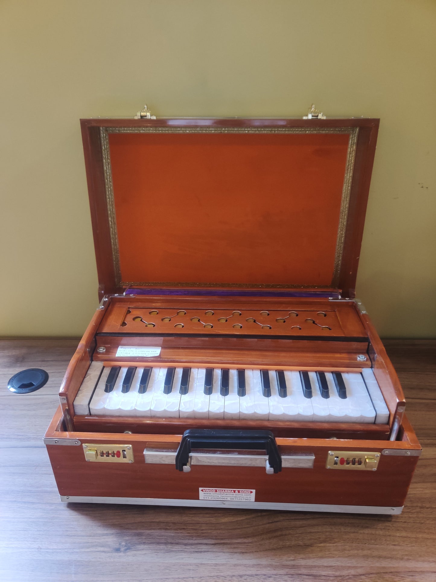 Harmonium 2.5 Octaves